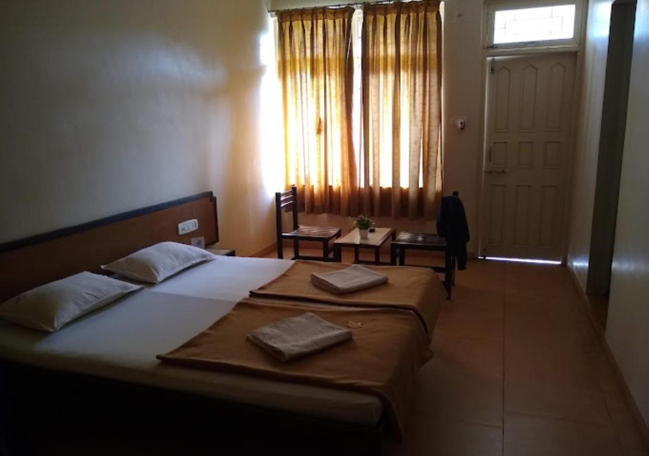 Hotel Durvankur Ganpatipule Bagian luar foto