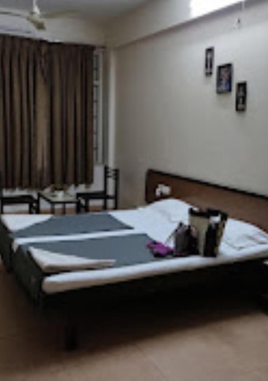 Hotel Durvankur Ganpatipule Bagian luar foto