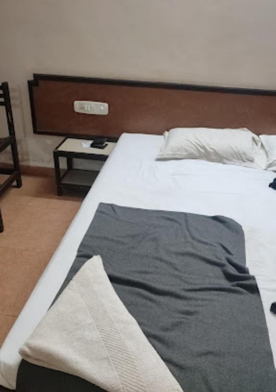 Hotel Durvankur Ganpatipule Bagian luar foto