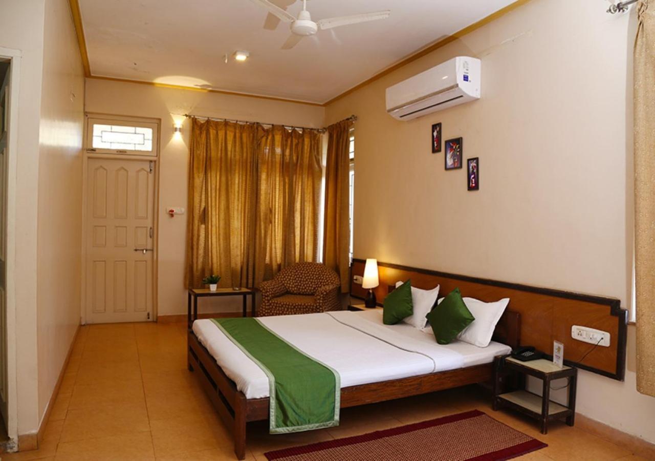 Hotel Durvankur Ganpatipule Bagian luar foto