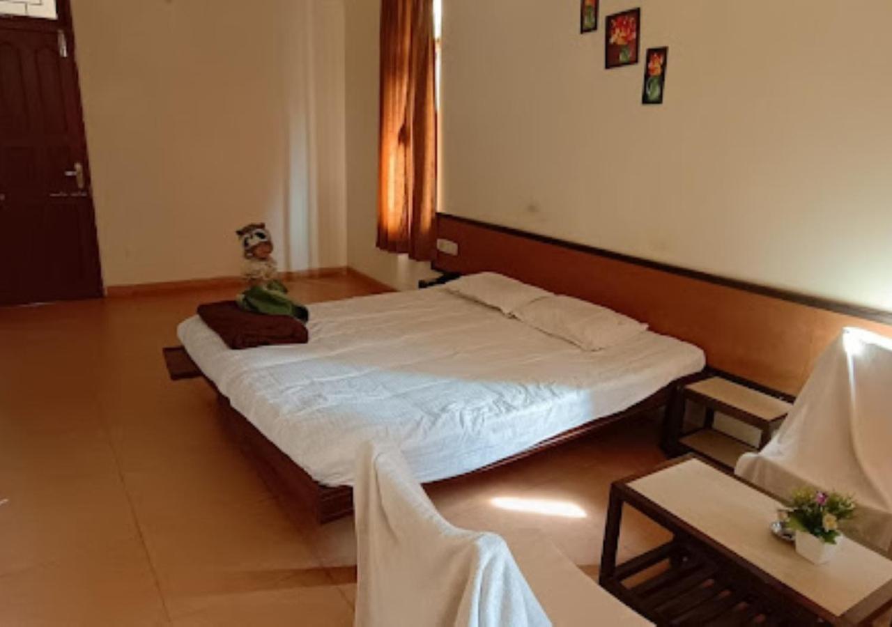Hotel Durvankur Ganpatipule Bagian luar foto