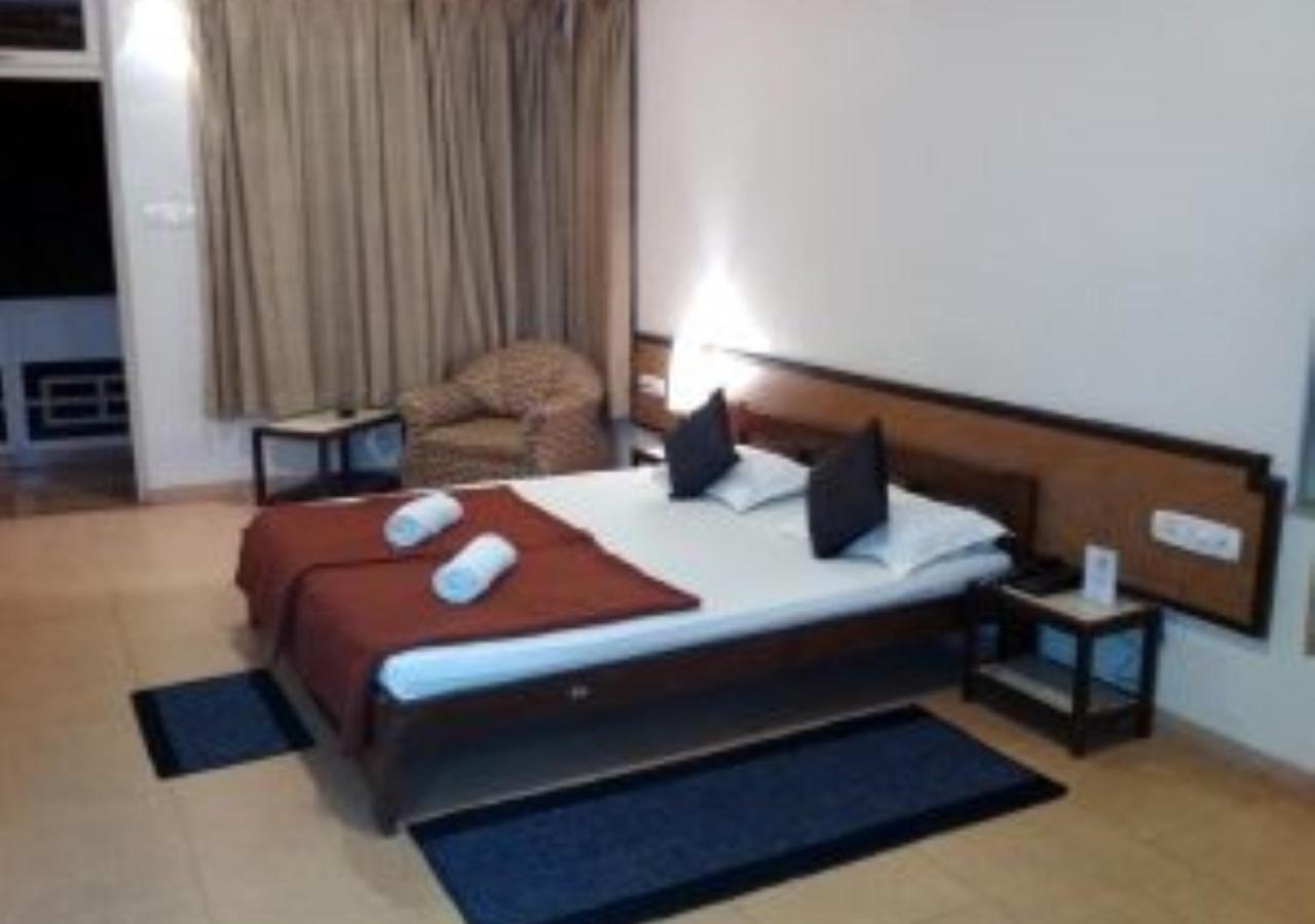 Hotel Durvankur Ganpatipule Bagian luar foto