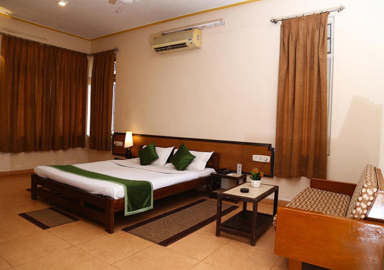 Hotel Durvankur Ganpatipule Bagian luar foto
