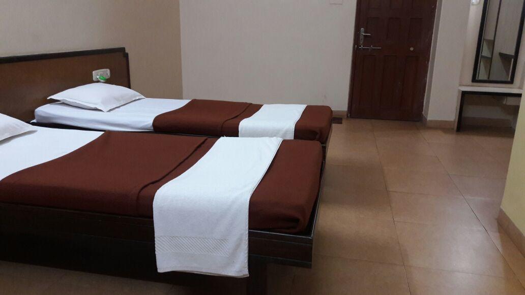 Hotel Durvankur Ganpatipule Bagian luar foto
