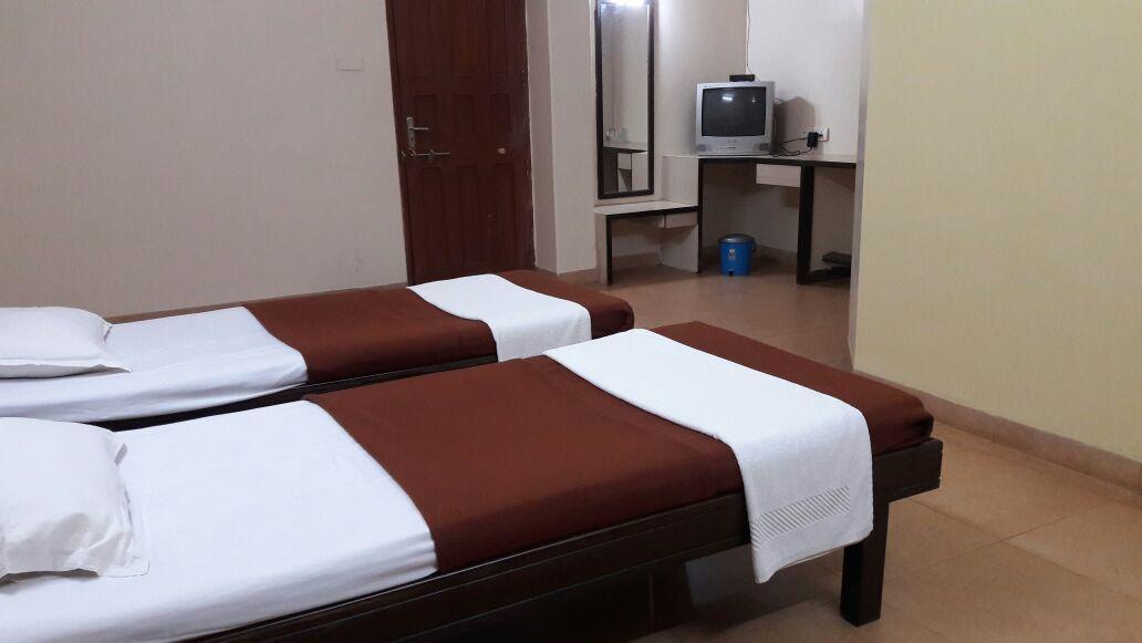 Hotel Durvankur Ganpatipule Bagian luar foto