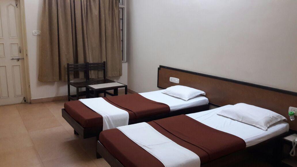 Hotel Durvankur Ganpatipule Bagian luar foto