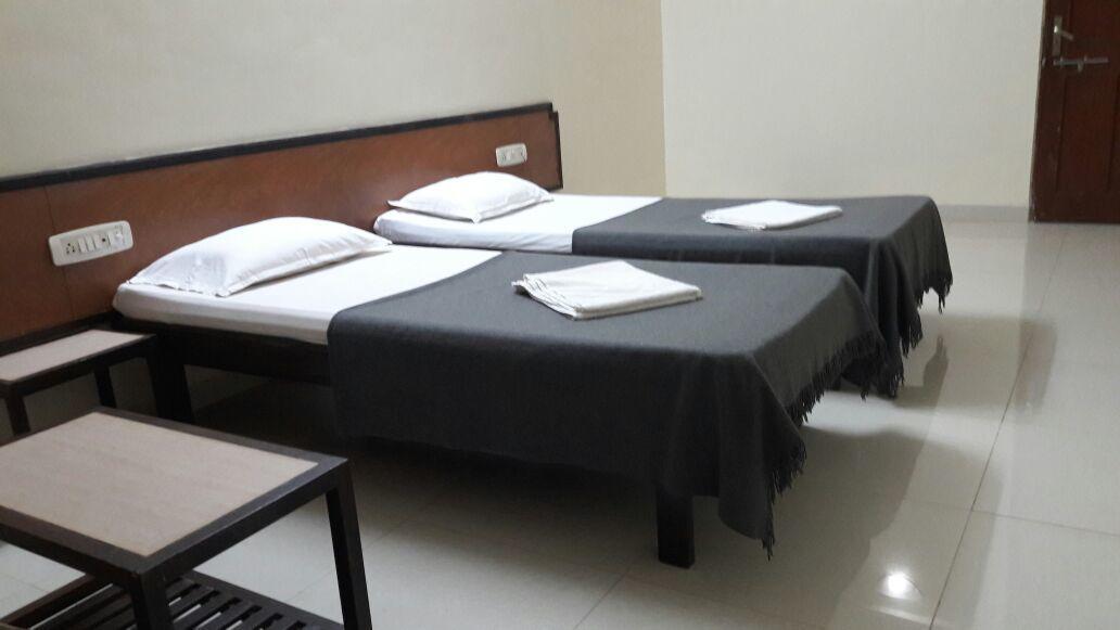 Hotel Durvankur Ganpatipule Bagian luar foto