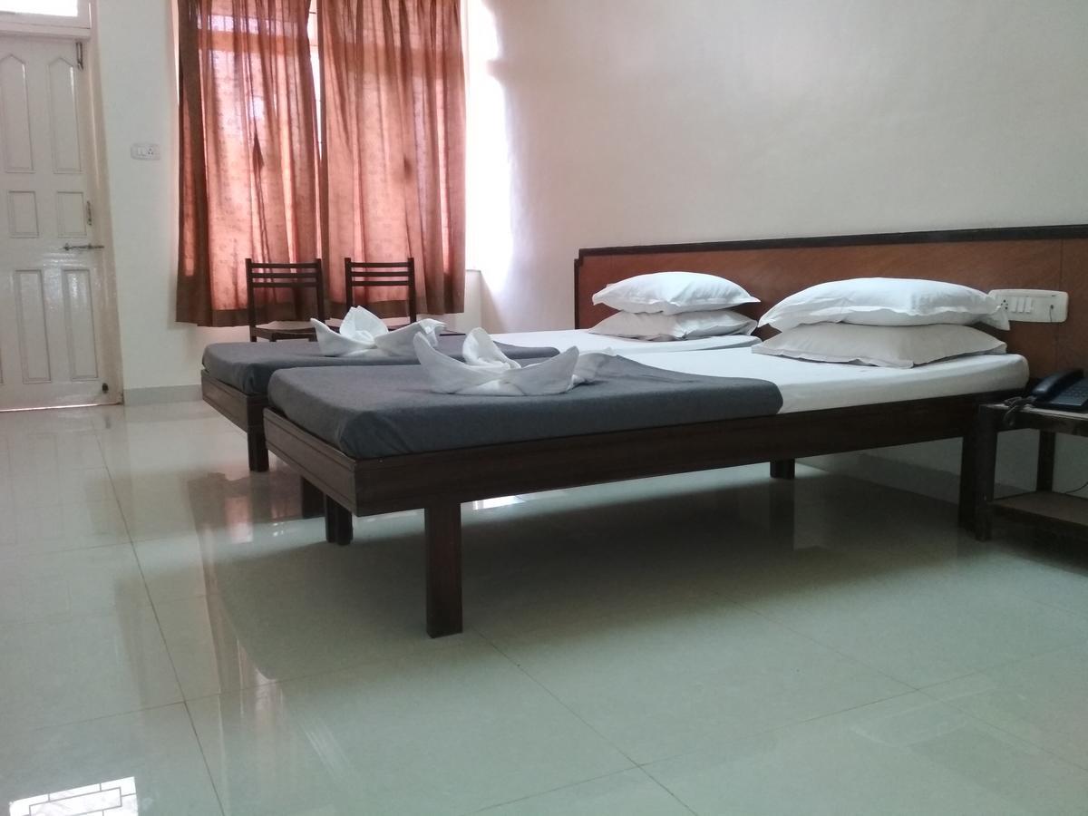 Hotel Durvankur Ganpatipule Bagian luar foto