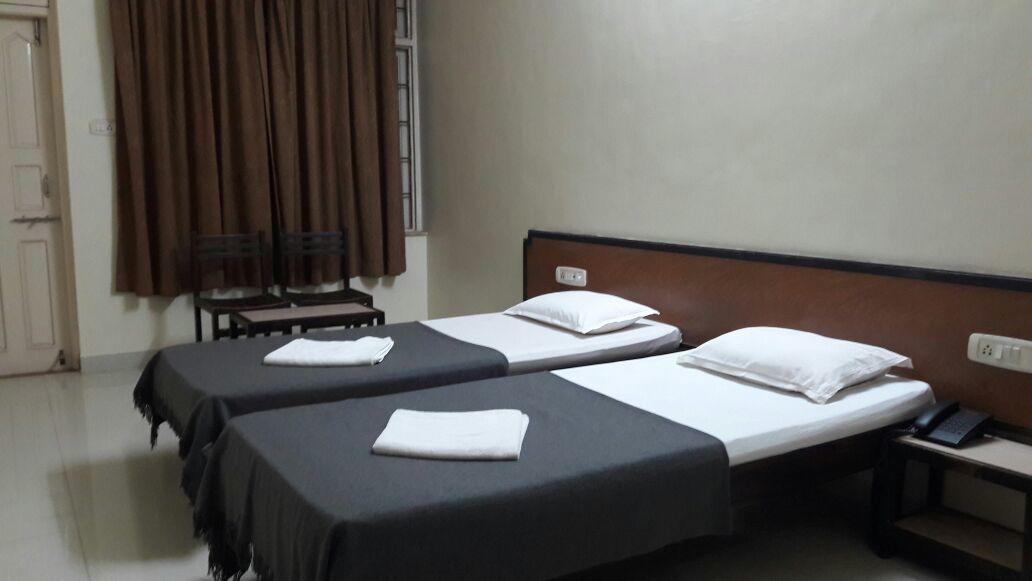 Hotel Durvankur Ganpatipule Bagian luar foto