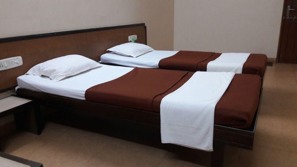 Hotel Durvankur Ganpatipule Bagian luar foto