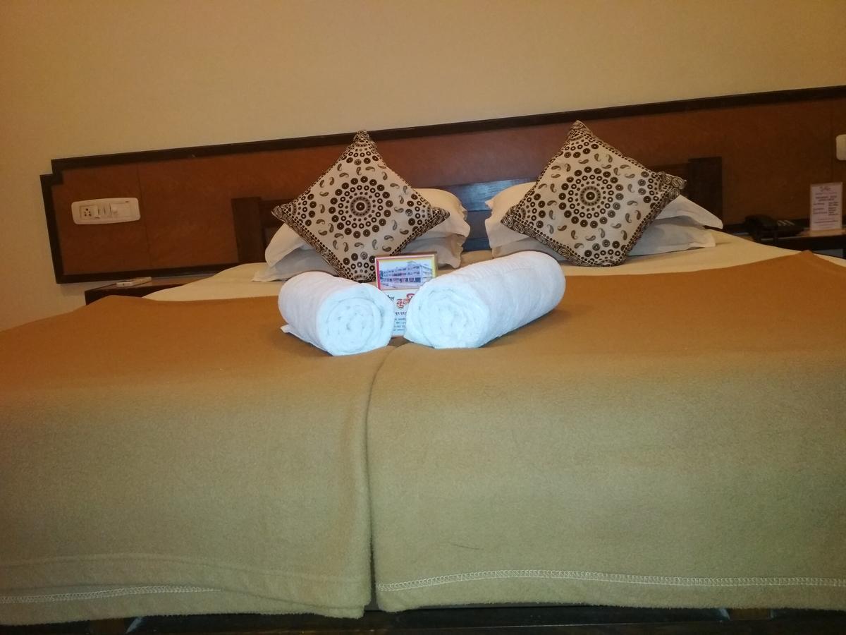 Hotel Durvankur Ganpatipule Bagian luar foto