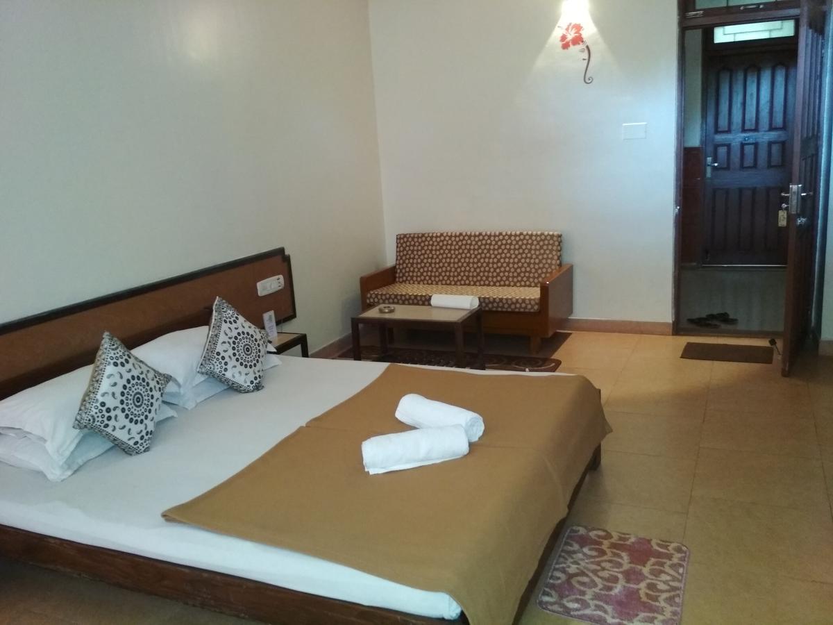 Hotel Durvankur Ganpatipule Bagian luar foto