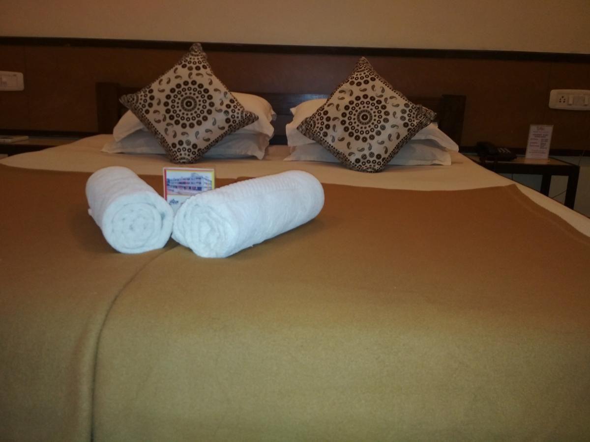 Hotel Durvankur Ganpatipule Bagian luar foto
