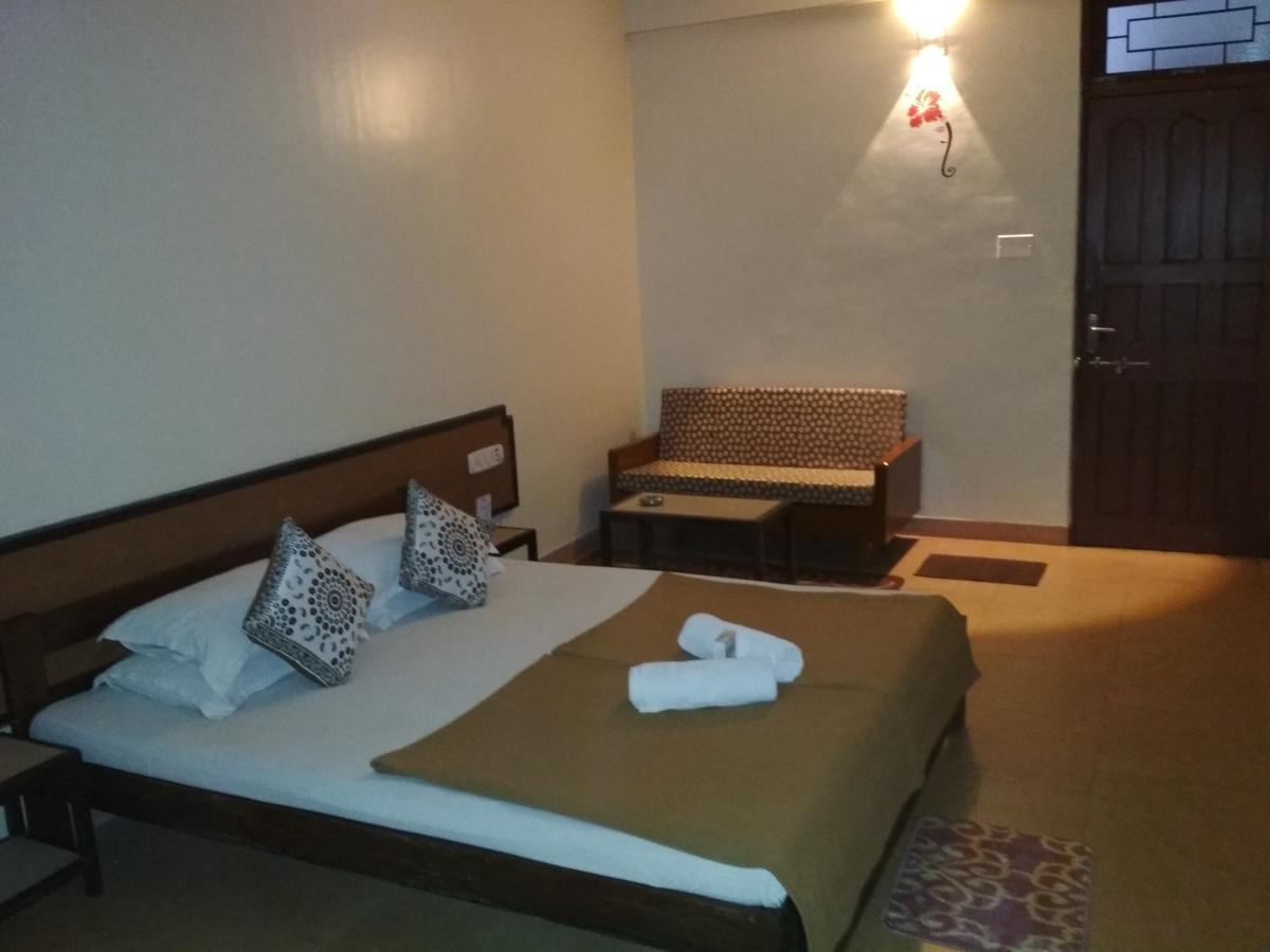 Hotel Durvankur Ganpatipule Bagian luar foto